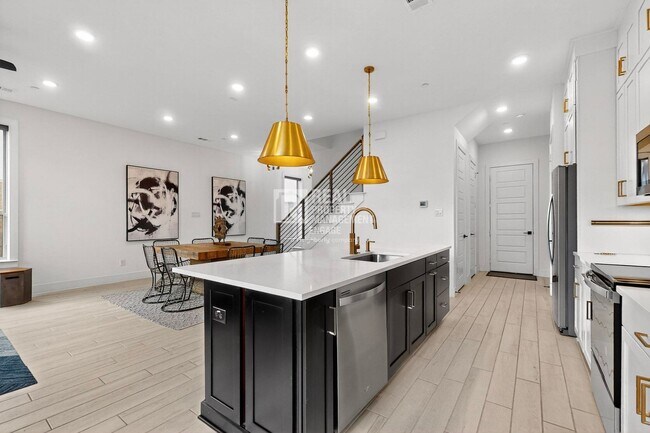 Building Photo - 1077 Maverick Dr