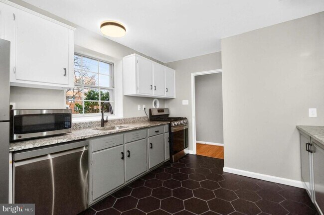 Building Photo - 8 Kennedy St