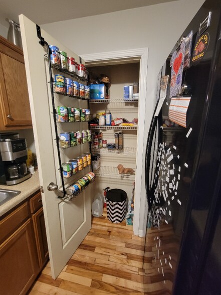 Building Photo - 524 Rothwood Ave