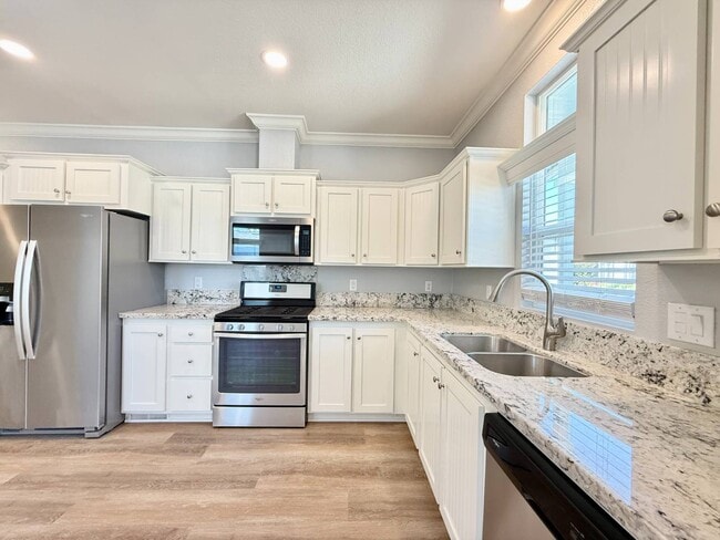 Building Photo - 80 Huntington St