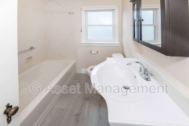 Building Photo - 317 Pomona Ave