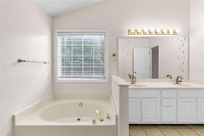 Building Photo - 405 Mt Vernon Ct