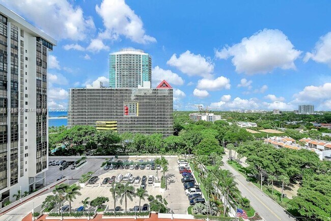Building Photo - 1915 Brickell Ave