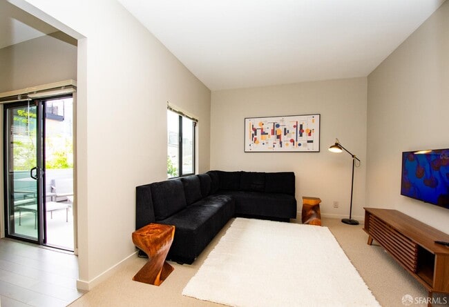 Building Photo - 5 Montague Pl