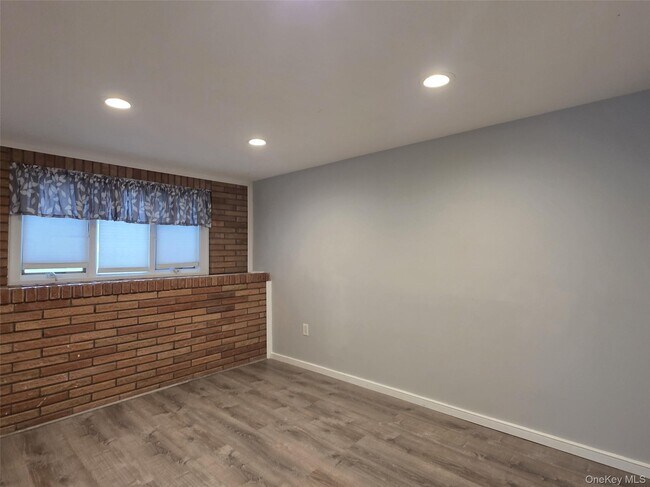 Building Photo - 123 Joni Dr