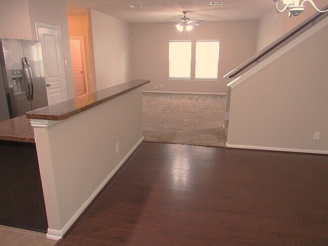 Building Photo - Spacious, modern and close to everything