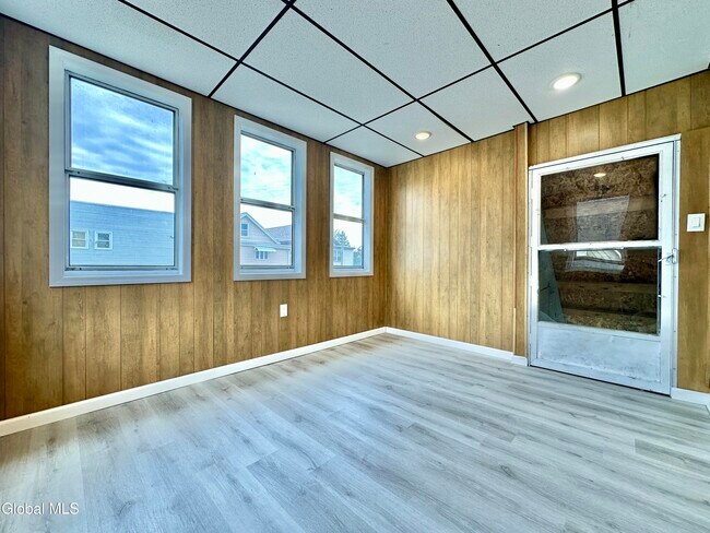 Building Photo - 37 High St