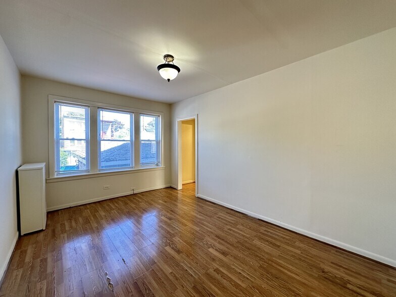 Building Photo - 5819 N Saint Louis Ave