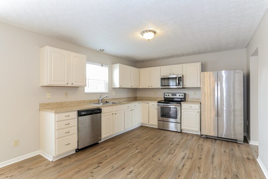 Building Photo - 6515 Ashbrook Village Dr