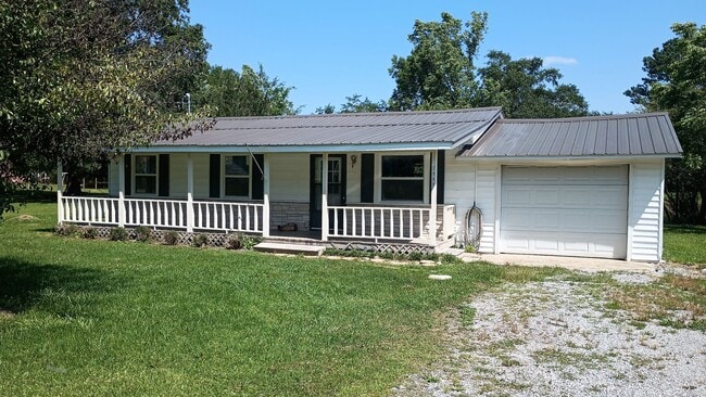 Primary Photo - TERRIFIC STARTER HOME in Hartselle!