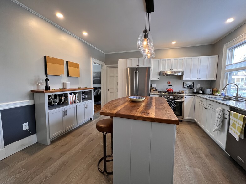 Building Photo - 450 Preble St