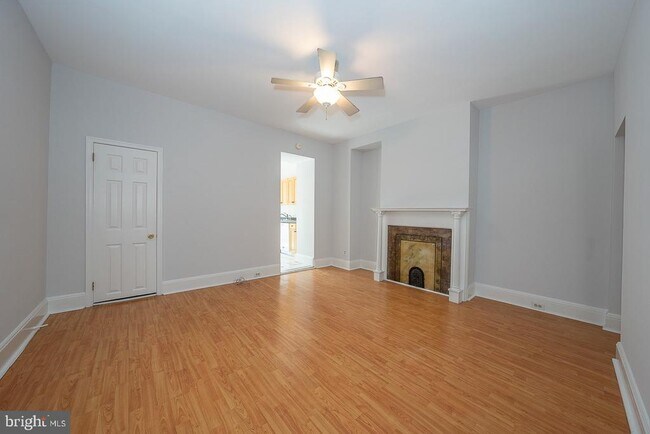 Building Photo - 217 Dupont St