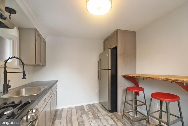 Building Photo - 17 N Franklin St