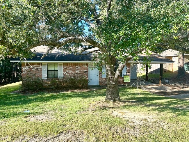 Building Photo - 102 Conifer Dr