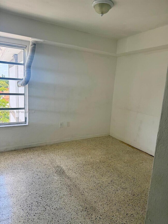Building Photo - 1736 SW 19th St