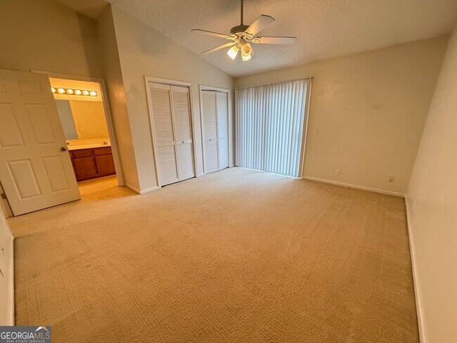 Building Photo - 150 E Lakemont Dr