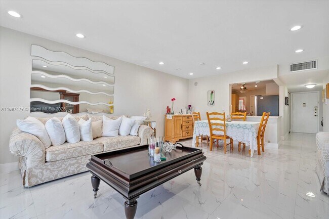 Building Photo - 875 NE 195th St