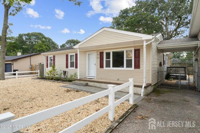 Building Photo - 303 Chestnut Dr