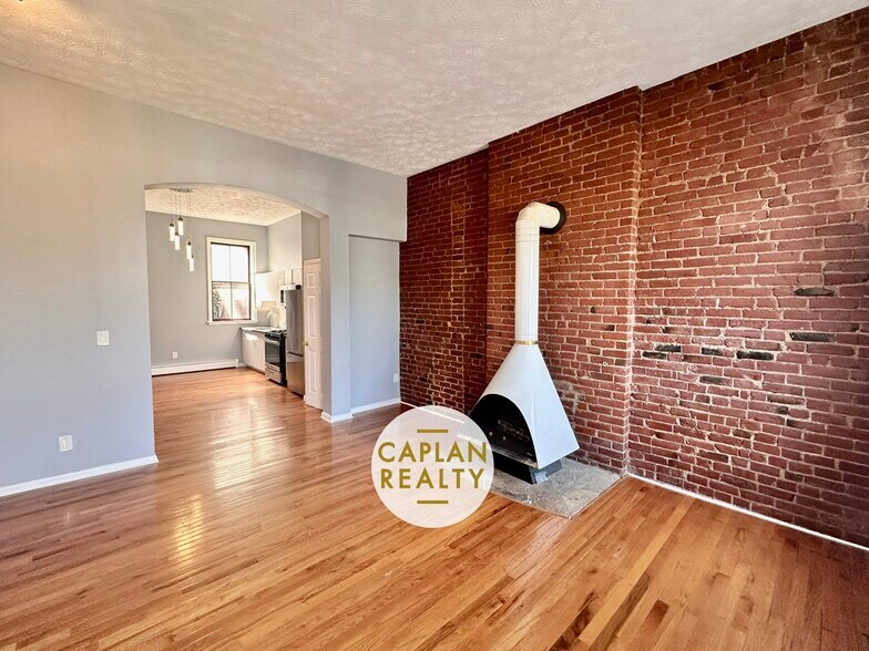 Building Photo - 46 Warren St