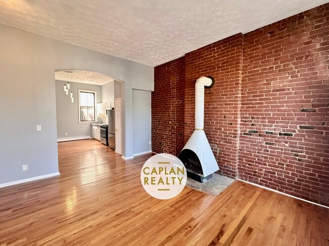 Building Photo - 46 Warren St