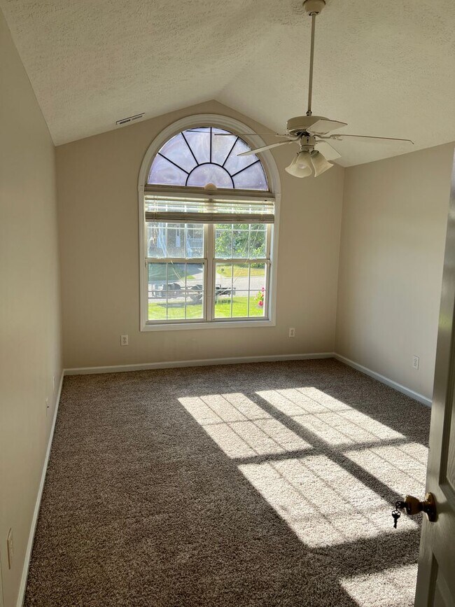 Building Photo - Beautiful 4br, 2.5 bath home in the Jack B...