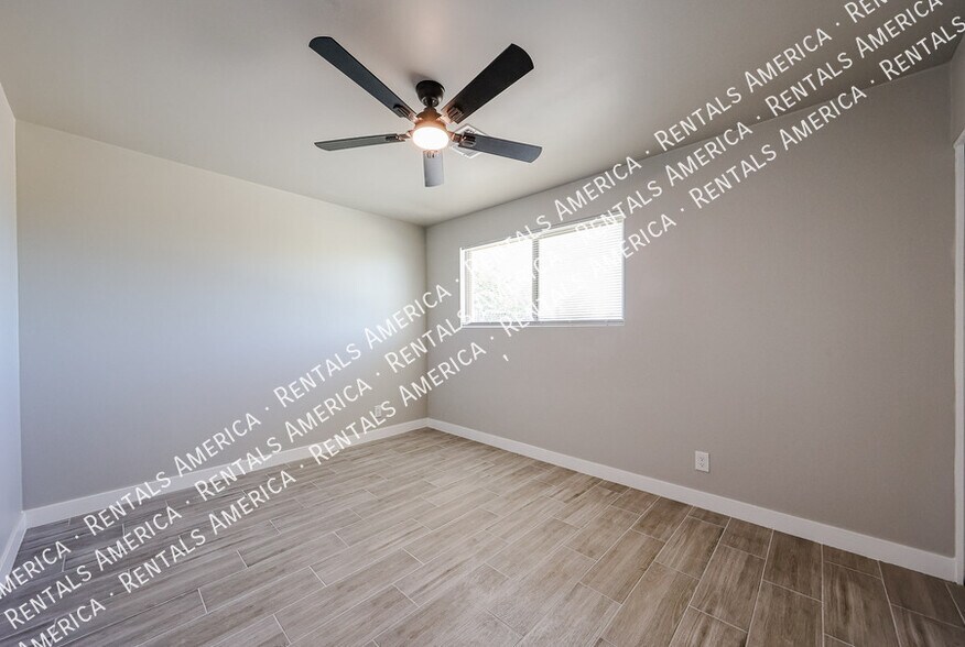 Building Photo - 1704 E Pickrell Dr