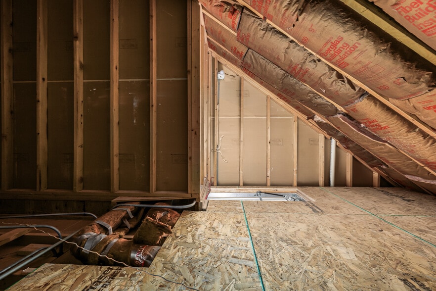 Additional 100+ sq ft of attic storage space - 4816 E Kentucky Ave