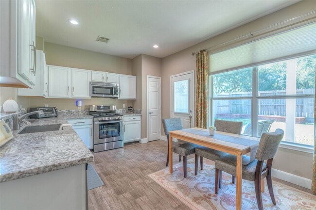 Building Photo - 22123 Holly Branch Dr