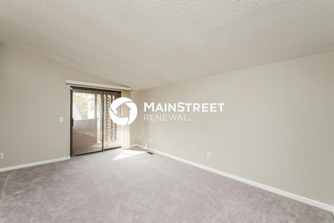 Building Photo - 4 Bedroom Pet-Friendly Home in Aurora, CO with Main Street Renewal
