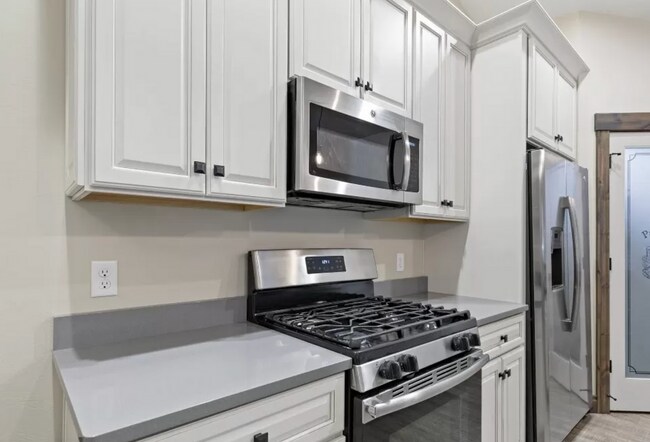 Building Photo - Gorgeous 3 bedroom 2 bath in Belgrade