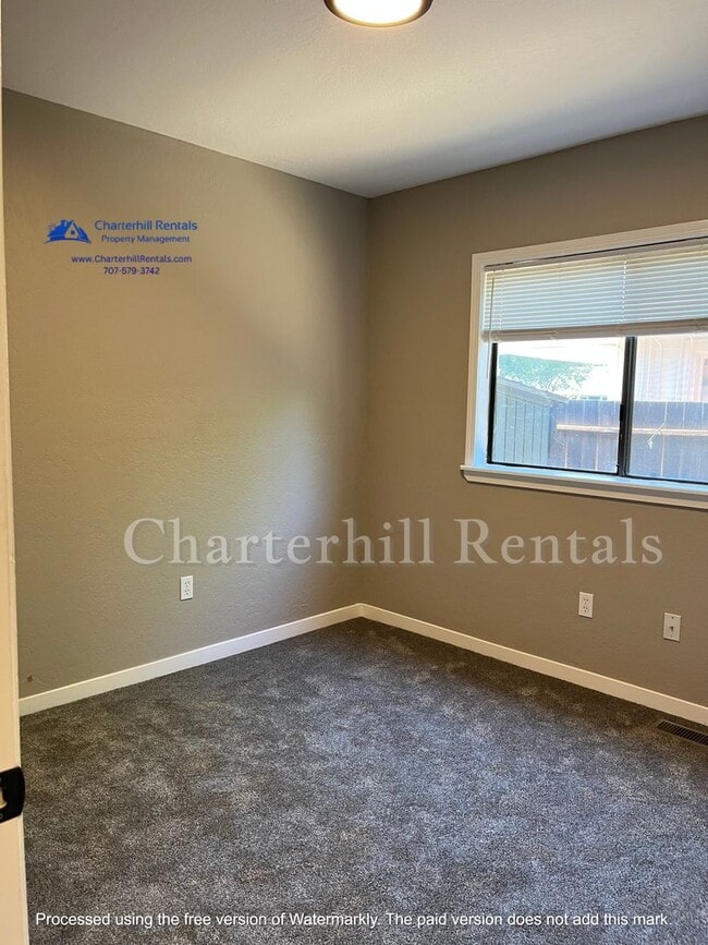 Building Photo - Move in special! Charming, updated home in...