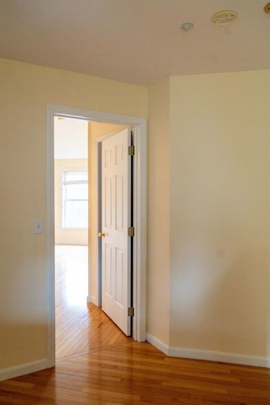 Building Photo - 27 Reed Dr
