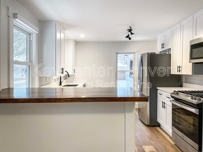 Building Photo - 4998 N Irving St
