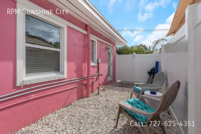 Building Photo - 1500 Clearwater Largo Rd
