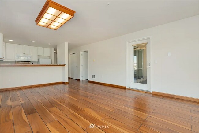 Living Room - 321 10th Ave S