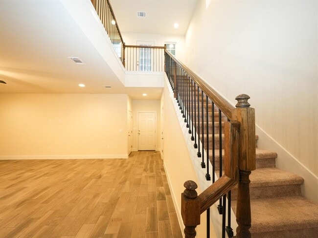 Building Photo - 10613 Harwood Overlook Cove