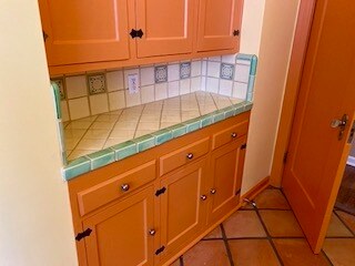 Kitchen - Period Tiled Counter - 2818 Griffith Park Blvd
