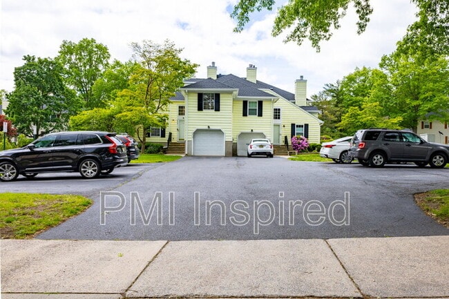 Building Photo - 2404 Buckingham Cir