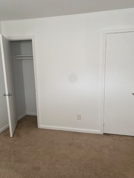 Building Photo - 412 Savage Dr