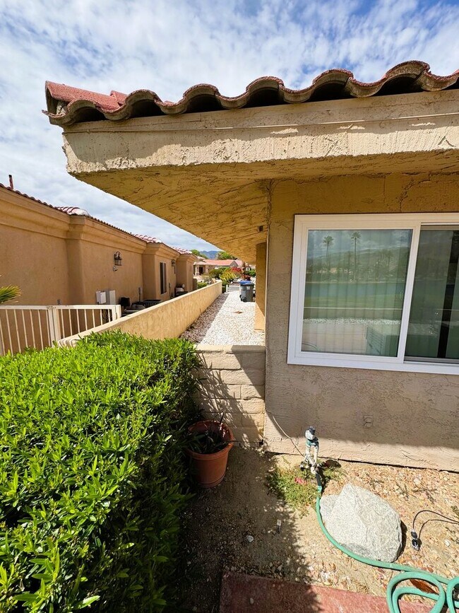 Building Photo - MLCC 3 Bedroom 2 Bath