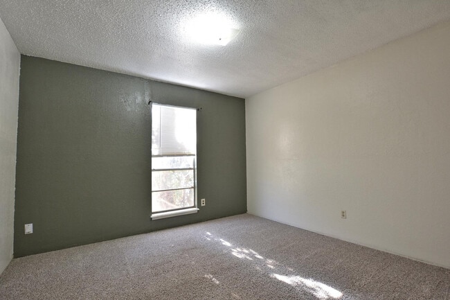 Building Photo - 2714 94th St