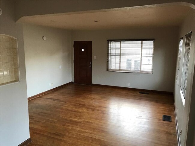 Building Photo - 1000 W Miller Ave
