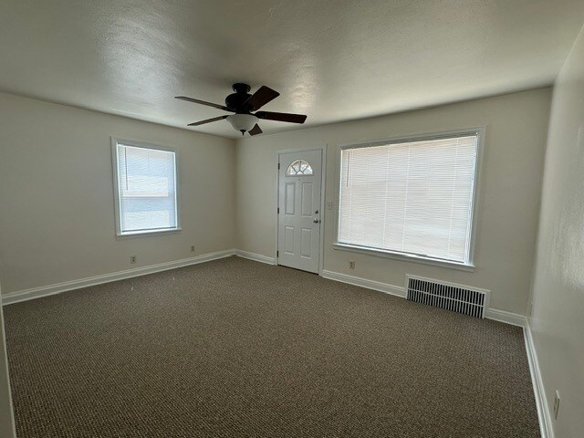 Building Photo - 812 S 109th St