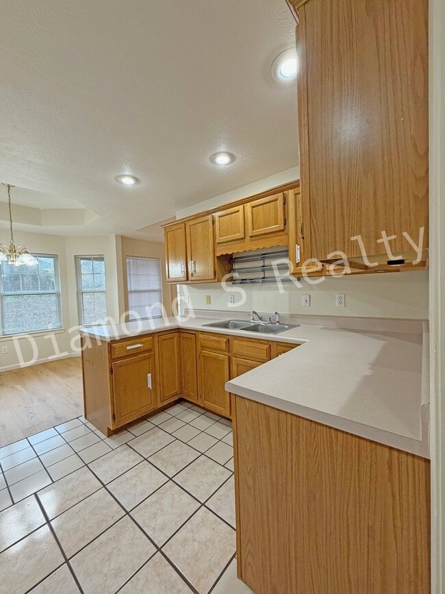 Building Photo - 2 Bedroom Duplex in Nixa Available!!