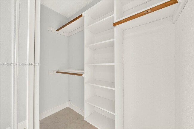Building Photo - 1335 W 68th St