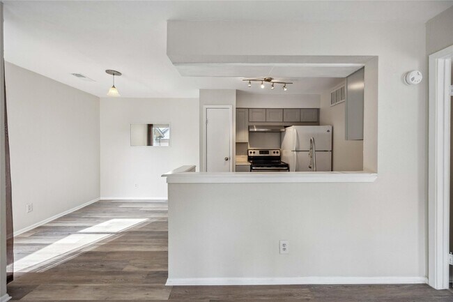 Building Photo - 15534 Zabolio Dr