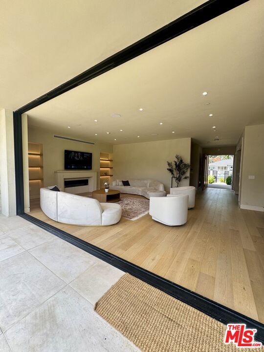 Building Photo - 4740 Sunnyslope Ave