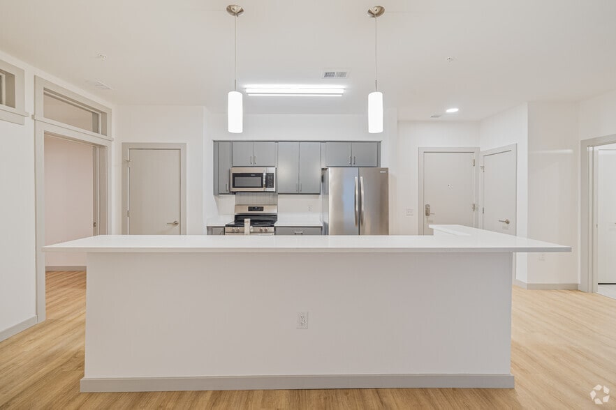 3BR, 2BA - 1,181SF - Kitchen - NOON Ingram