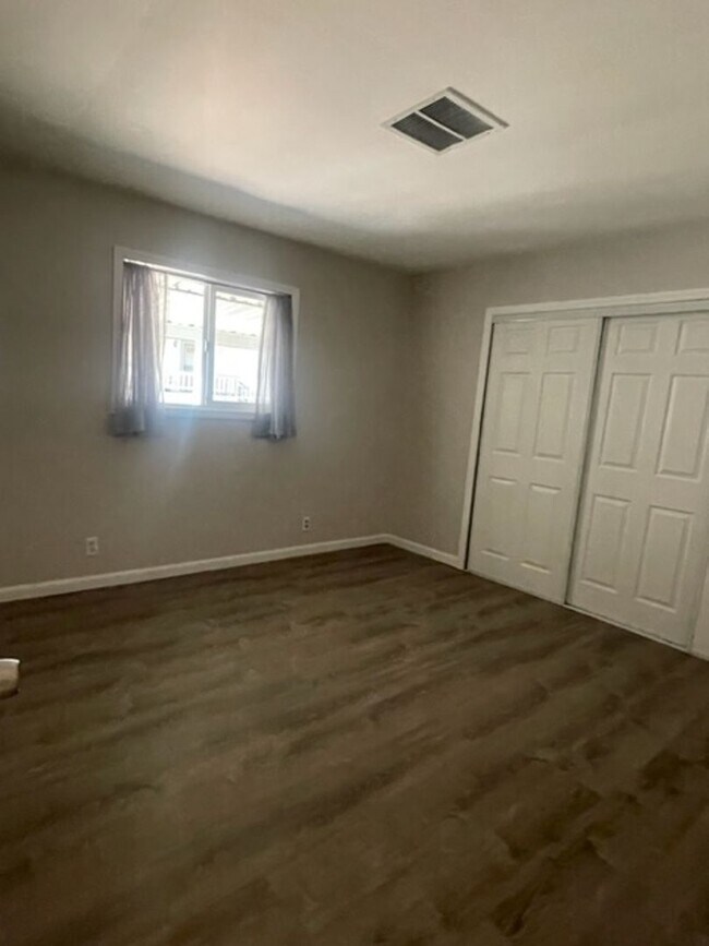 Building Photo - 2675 Sunset Dr