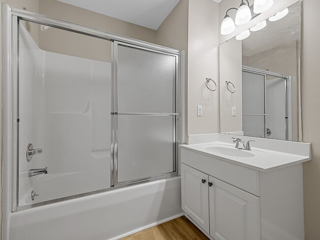 Building Photo - Newly Renovated 2BR, 2 BA Townhome in Greer SC